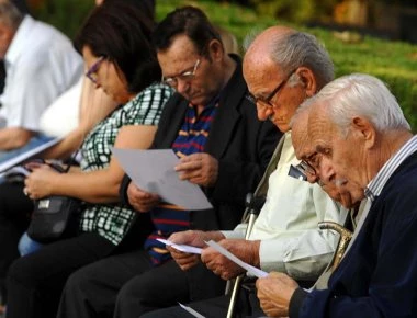 Μήνυση κατά Αχτσιόγλου από συνταξιούχους για την έκδοση συντάξεων